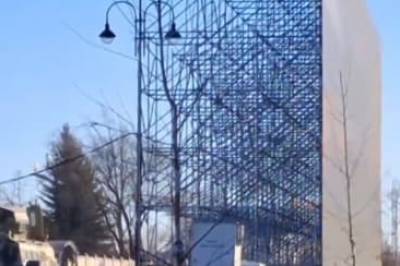 Sperret utsikten til Ukrainas ambassade med stor skjerm under Putin-besøk