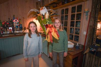 Fylte kunstlåven med katter og drager