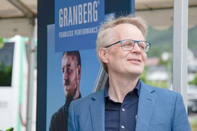 «Hanskekongen» flytter til Sveits i protest mot formuesskatten: – Grov overprising