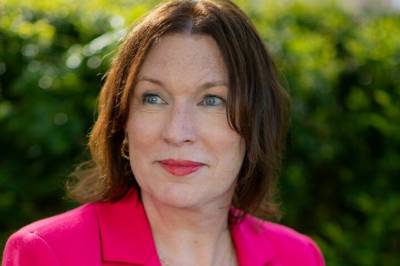 Et par uker etter at Tone fortalte sannheten, fikk hun et kort fra døtrene