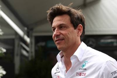 Mercedes-sjef tviler på Horner-comeback: – Han har knust mye glass