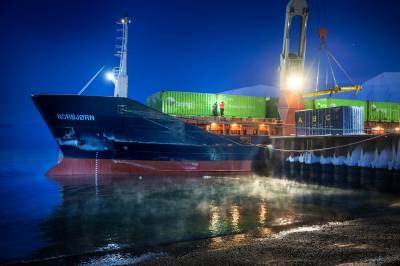 Nå har maten kommet til Svalbard: – Et eksempel på hvor sårbart det er