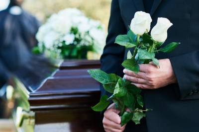 Nå dør ekstra mange: Slik snakker du best om døden, råder fagmann