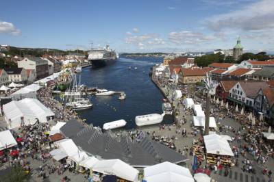 Varsler kaos: Stenger ned