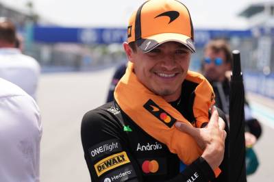 Dobbelt McLaren i sprintløpet