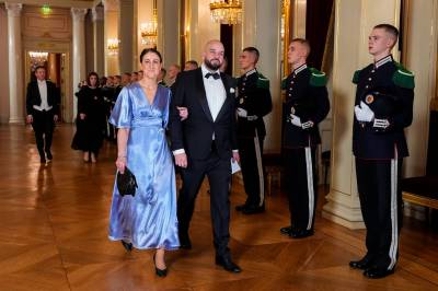 Gallamiddag: Tok med snekker-kjæresten på Slottet