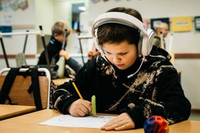 Elever i Rogaland har stressleketøy på skolen: – Enklere å konsentrere seg