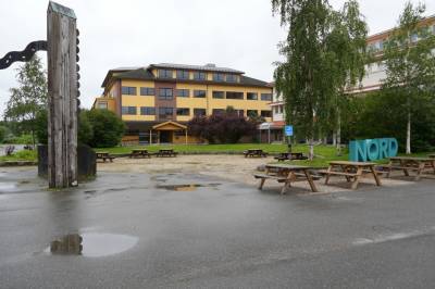 Halvtomt i nord: Flertallet velger bort fysisk oppmøte