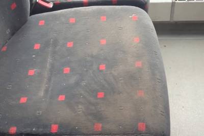Reagerer på møkkete bussete: – Ekkelt