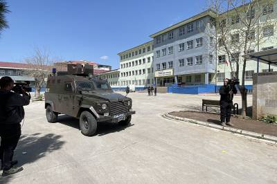 Fire drept og 20 såret i skoleskyting i Tyrkia