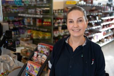 – Eg kan senke skuldrene, seier ein letta butikksjef