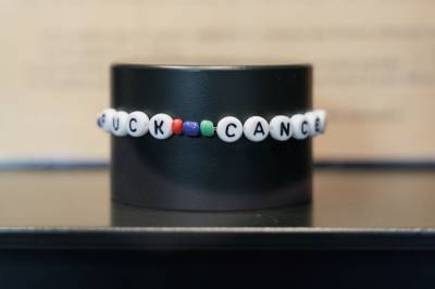 Det viktigste skjer rundt armbåndene, ikke ordene