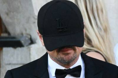 Derfor skjuler han ansiktet