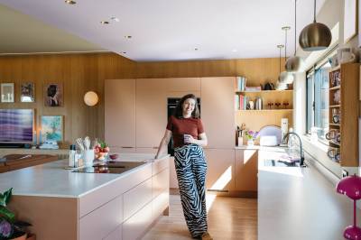 De flyttet fra treromsleilighet til helt nytt funkishus.