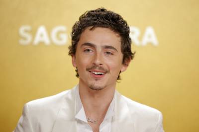 Dukket opp med skjult hyllest til kjæresten