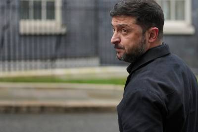 Zelenskyj sier Ukraina skal diskutere fredsplanen med USA i dag