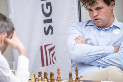 Smell for Carlsen - tapte etter tidsnød
