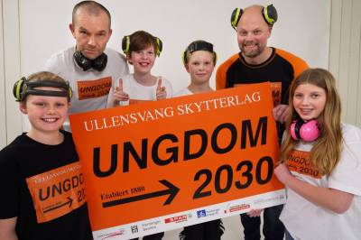 Inviterer til skytingens dag med is, kaker og pølser