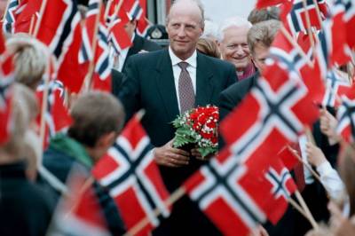 Kong Harald manglet bare fire kommuner – ekspertene håper Sonja eller Haakon fullfører