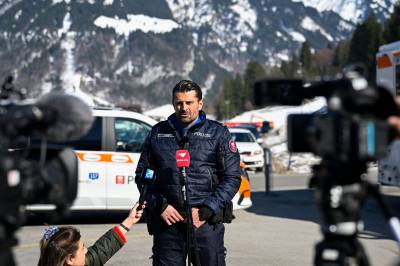 En omkom da gondol falt ned i Sveits