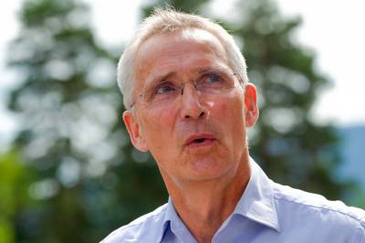 Stoltenberg gir bort millioner