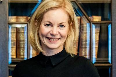 Kjære Sigrun, kom og reguler oss! Hilsen professor.