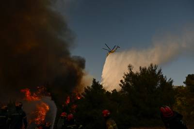 Brannfly gjenopptar slukkingen i Hellas  – myndighetene beordrer nye evakueringer