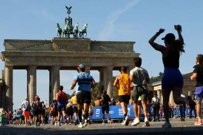 Fitness-influencer tatt i juks – haiket på sykkel under Berlin Marathon