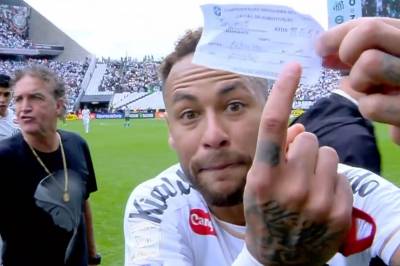 Neymar blir byttet ut på grunn av en dommerfeil da Santos gikk på et nytt sviende nederlag