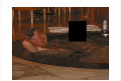 Clinton om jacuzzi-bildet: Hadde ikke sex