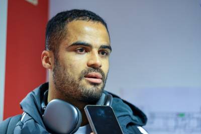 Reagerer sterkt etter kasting fra tribunen: – Ekstremt farlig