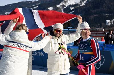 Gull til Norge på stafetten - nå er Klæbo tidenes mestvinnende vinterolympier
