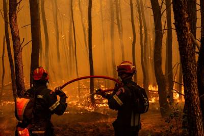 Vekket av nødmeldinger: Måtte flykte fra flammene i Hellas
