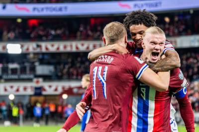 Årets sterkeste krone mot dollar: Fotball-VM blir billigere