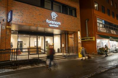 Fornærmede i retten: – Så satt jeg der toppløs da