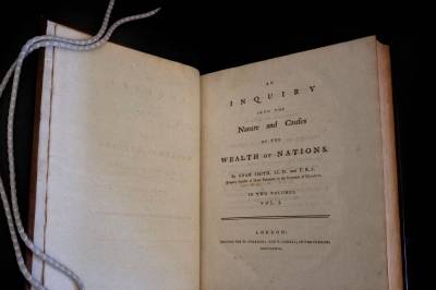 Adam Smith, forsvar og frihandel