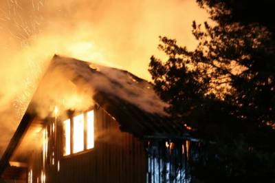 Bolighus nedbrent i Sandefjord: - Ikke kontakt med beboer