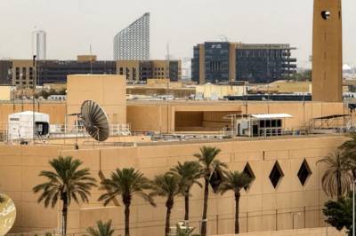 Konfliktens fjerde dag: Iranske droner treffer USAs ambassade i Riyadh, Israel sender tropper inn i Libanon