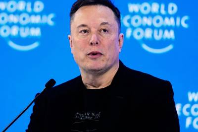 Zelenskyj hedrer Elon Musk med Ukrainas høyeste orden