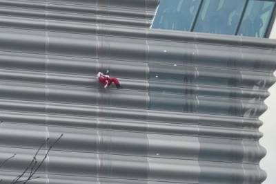 Nissen blir sittende fast: - Et heldig uhell