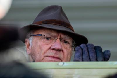 Alkohol, elskerinner og raske biler: Dette er svenskekongens hemmelige liv