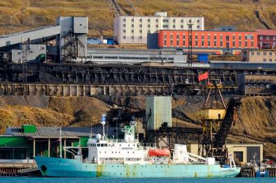 Russisk skip på Svalbard tatt i arrest: Hva betyr det egentlig?