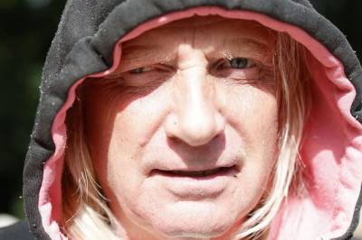 Stått i kø siden kl. 7 – nå får Frode Eriksen (64) endelig tatt avskjed med kong Harald