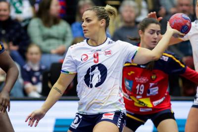 Håndballjentene laget hakkemat av Spania i VM-oppladningen