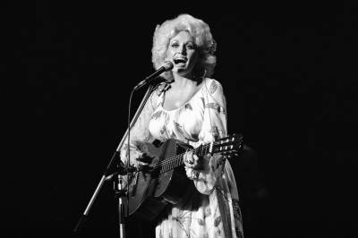 Se Dolly Partons liv og karriere i bilder