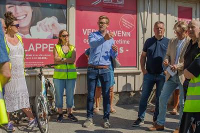 Jubler mens andre blør: – All time high