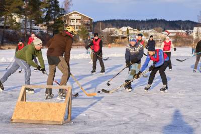 Mange skøyteglade på Valtjønn i helgen &bull; Birkenesavisa