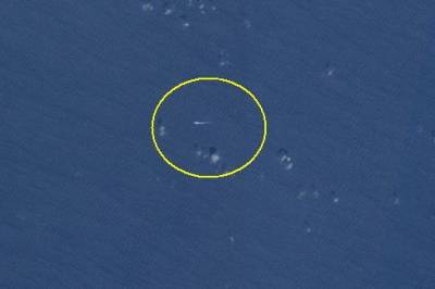 Nye satellittbilder viser store amerikanske krigsskip plassert utenfor kysten av Venezuela