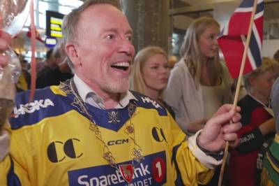 Tas imot av egen ordfører