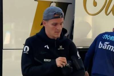 Her er Ødegaard på vei til trening
